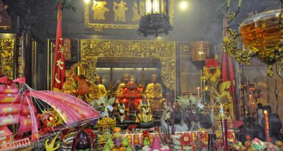 Altar Utama Klenteng Tay Kak Sie