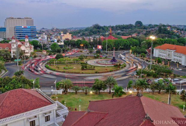 Kawasan Tugu Muda dari Atap UDINUS Semarang